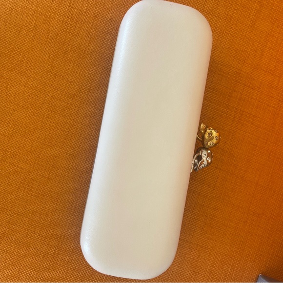 VINTAGE BLACK/WHITE TWIN Skull Clasp Clutch - Picture 3 of 16